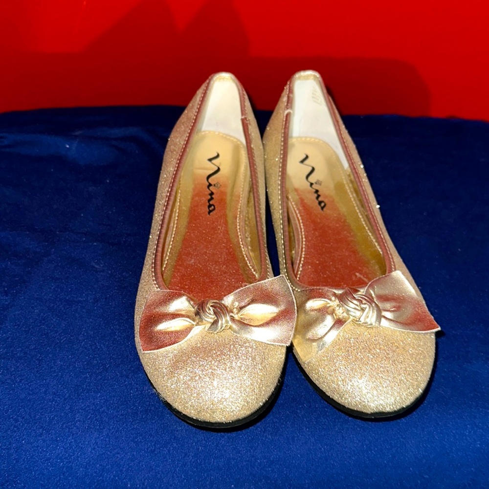 Kids golden sparkle flats by Nina